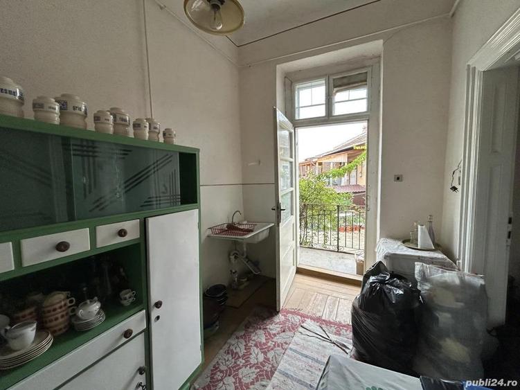 Vand apart.1 Piata Catedralei,st.58 mp. parter inalt+ pivnita - 2