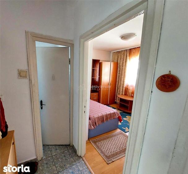3 camere,decomandat, CENTRU - Str. Victoriei, etaj 3 - 10