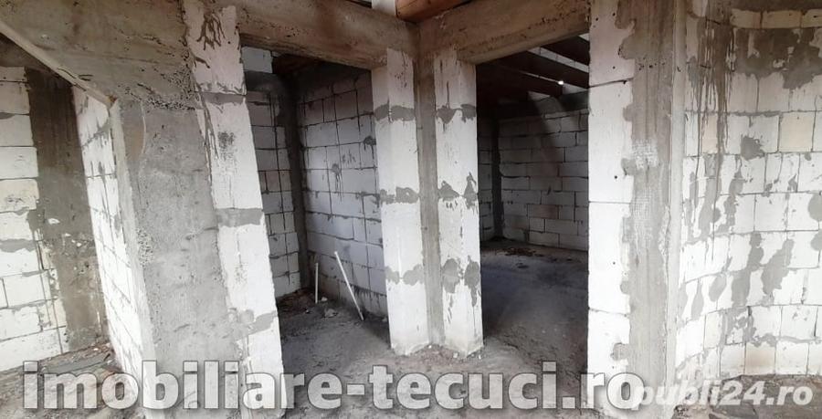 Casa la rosu cu 1000 mp teren in com Munteni, parter ?i mansarda - 9