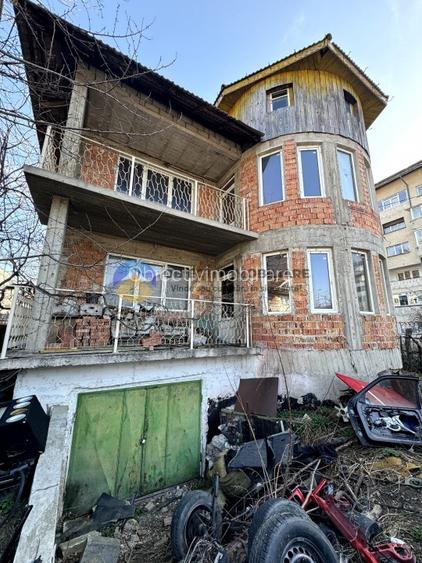 Vila la rosu Piatra Neamt