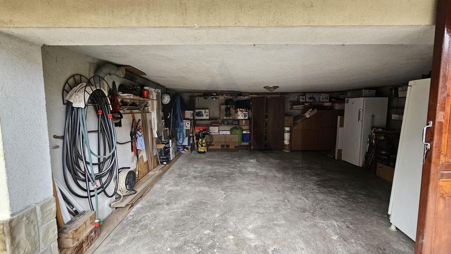 Casa 5 camere 3 bai garaj inchis si teren 700 mp utili in Lazaret - 16