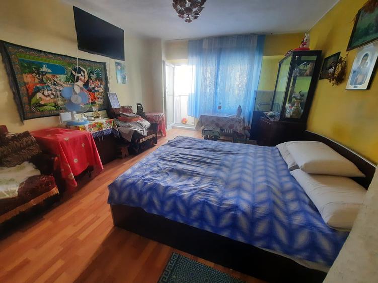 VANZARE GARSONIERA SEBASTIAN- RAZOARE - 2