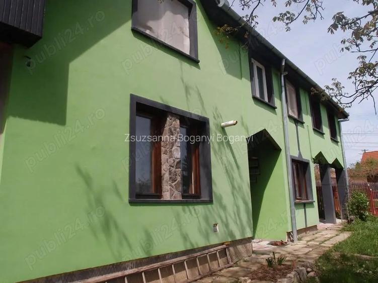 Vand casa in Com. LIVEZENI Vand casa in Com. LIVEZENI