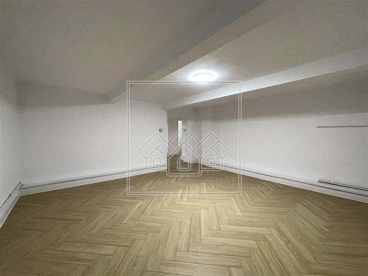 Casă individuală cu 12 camere cu Teren 600 Mp în Hipodrom 1