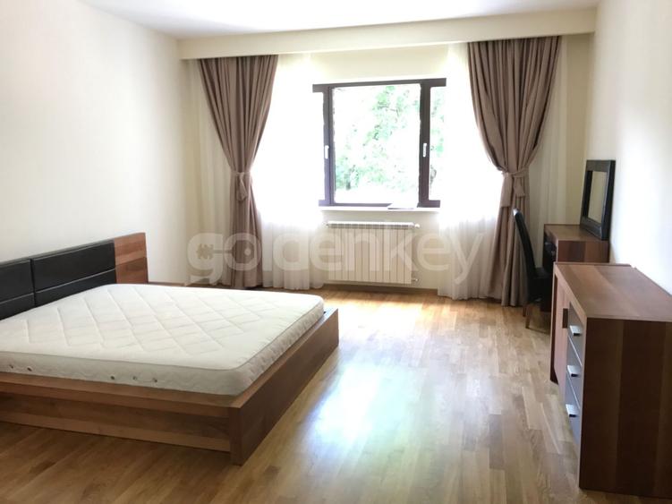 Apartament cu 4 camere decomandat în Kiseleff