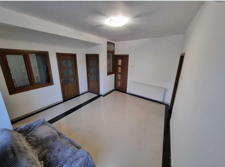 Casă cu 4 camere cu Teren 100 Mp în Central