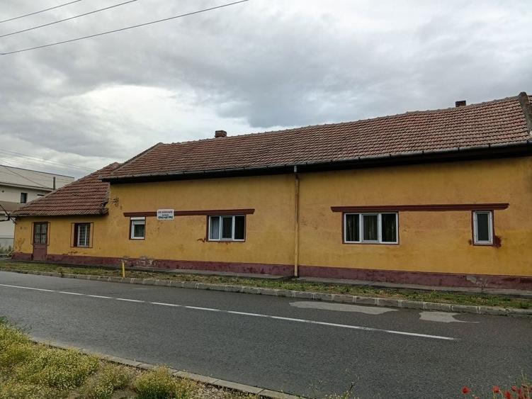 Casă cu 4 camere în Sânpaul