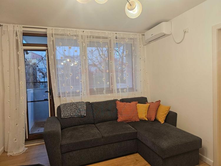 Apartament cu 3 camere semidecomandat, mobilat în Țiglina 1