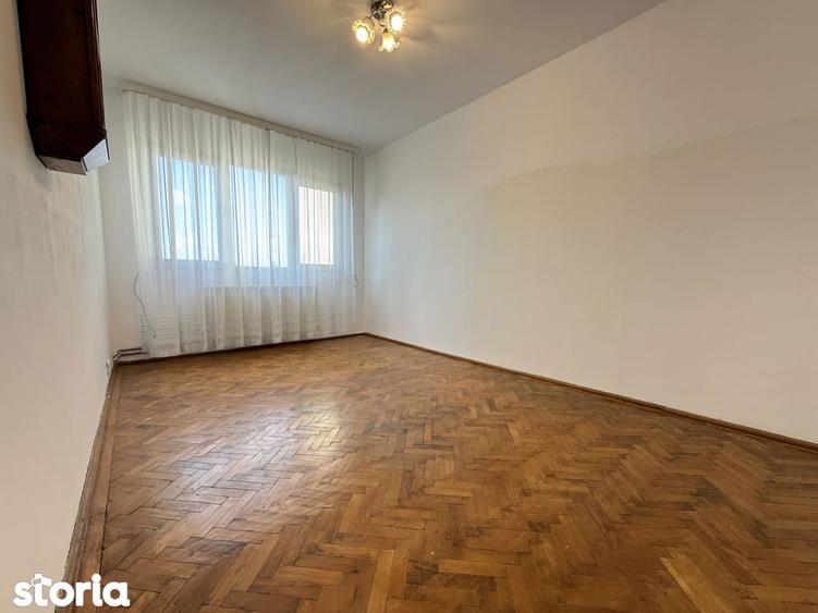 Apartament cu 3 camere semidecomandat în Circumvalațiunii