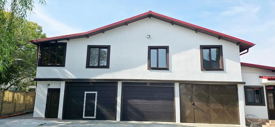 Apartament cu 4 camere decomandat în Băneasa