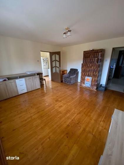 Casă cu 4 camere cu Teren 160 Mp în Șișești
