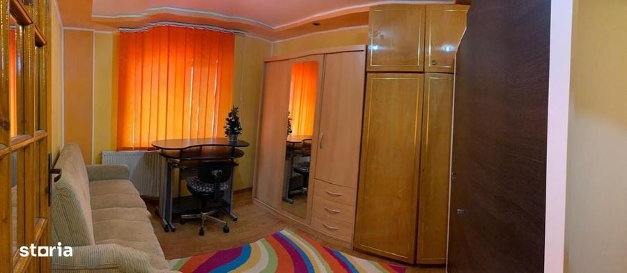 Apartament cu 3 camere decomandat în Dâmbovița