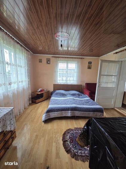 Casă cu 4 camere cu Teren 1500 Mp în Zamostea