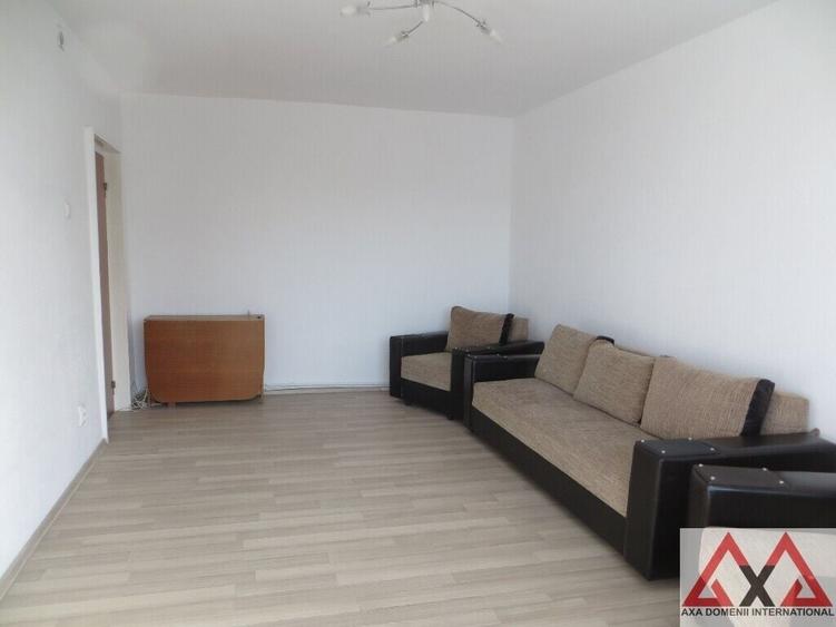 Apartament cu 3 camere decomandat în Dristor