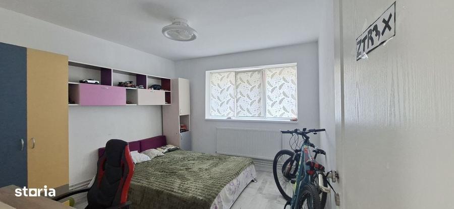 Apartament cu 3 camere în Micro 18