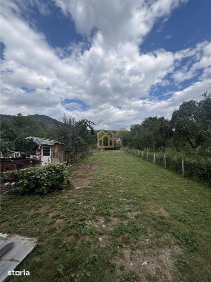 Casă cu 4 camere cu Teren 1233 Mp în Valea Borcutului