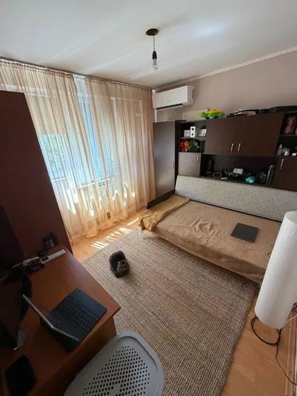 Apartament decomandat în Est