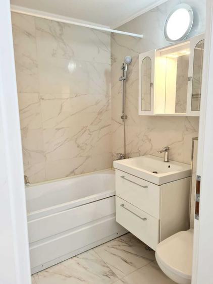 Apartament cu 3 camere decomandat în Moșilor