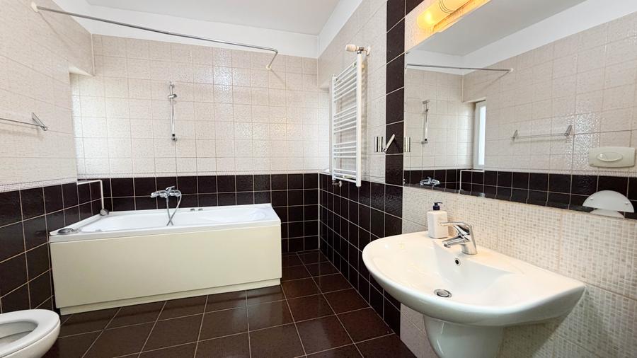 Duplex cu 5 camere cu Canalizare în Pipera