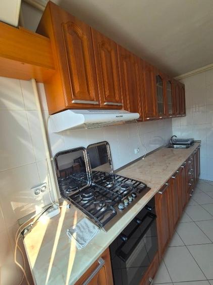 Apartament cu 3 camere decomandat, mobilat în Berceni