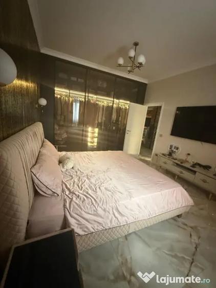 Apartament cu 4 camere decomandat, mobilat în Central