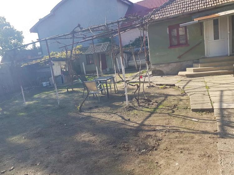 Casă cu 6 camere cu Teren 2800 Mp în Afumați