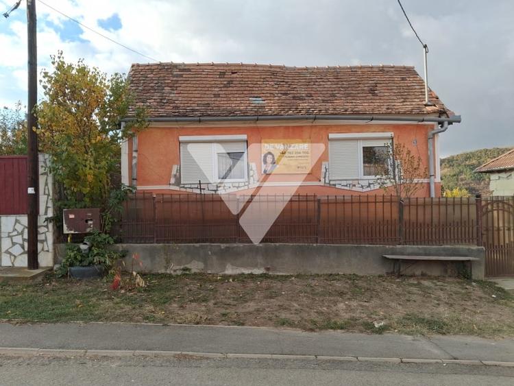Casă individuală cu 3 camere cu Canalizare în Șeica Mare