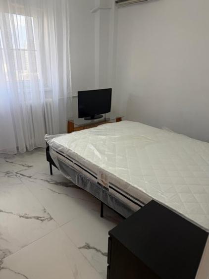 Apartament cu 3 camere decomandat, mobilat în Banu Manta