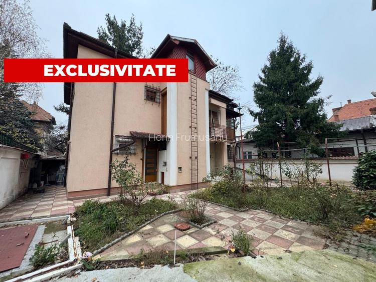 De inchiriat: casa spatioasa cu terasa si garaj – Domenii