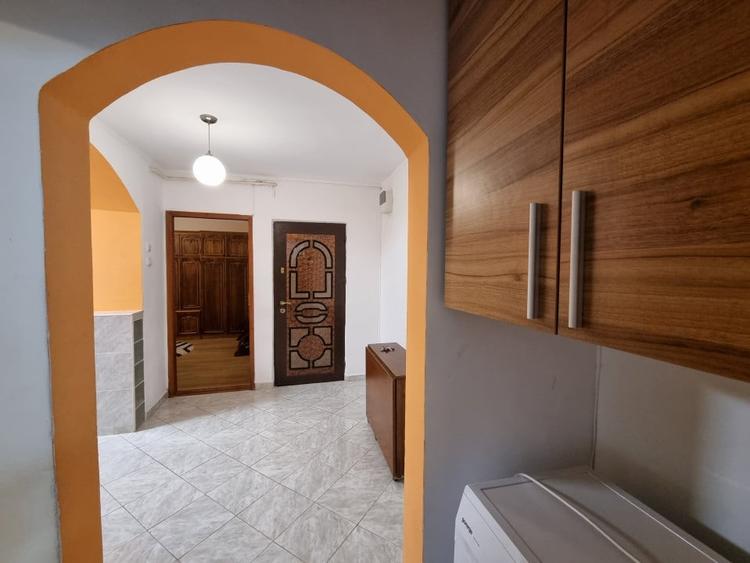 Zona Neagoe Voda- bloc din anul 1989- 2 camere decomandate- etaj 1 - 9