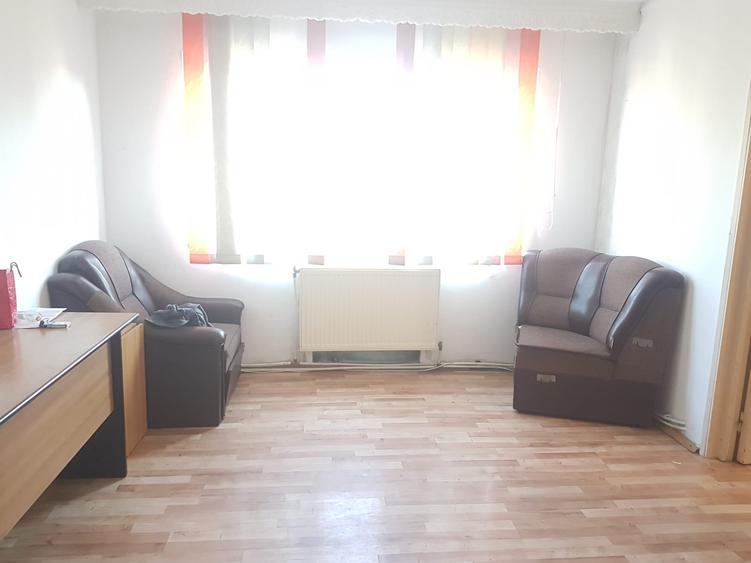 Apartament doua camere, nedecomandat, etaj trei, CT, termopan, balcon, geam baie - 10