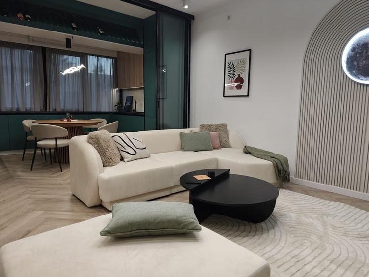 Apartament cu 4 camere semidecomandat în Primăverii