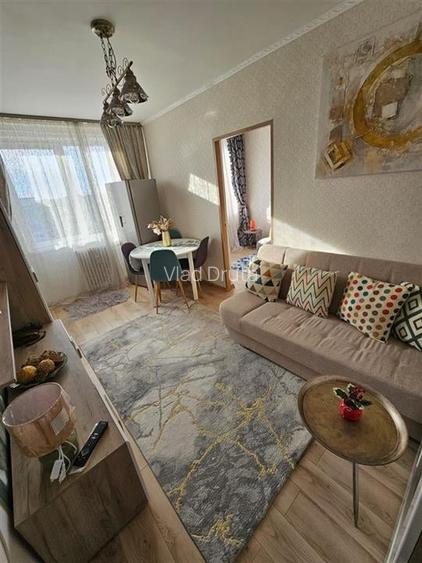 Apartament cu 3 camere semidecomandat în Valenta
