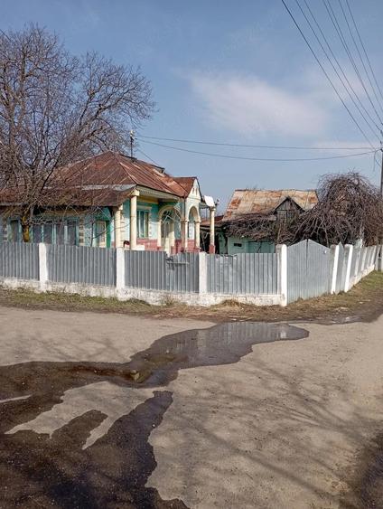 Casa batraneasca si teren pentru casa - 2