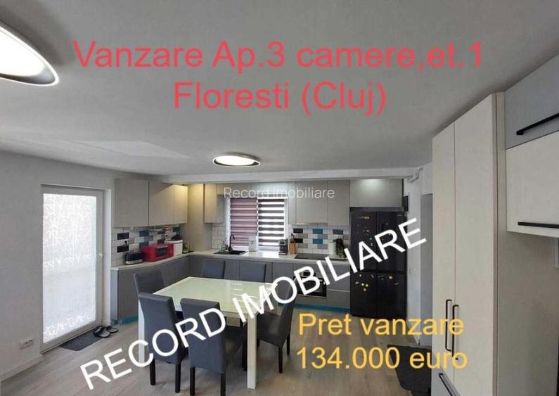 Apartament 3 camere,2 bai, etaj 1, 2 parcari in Floresti