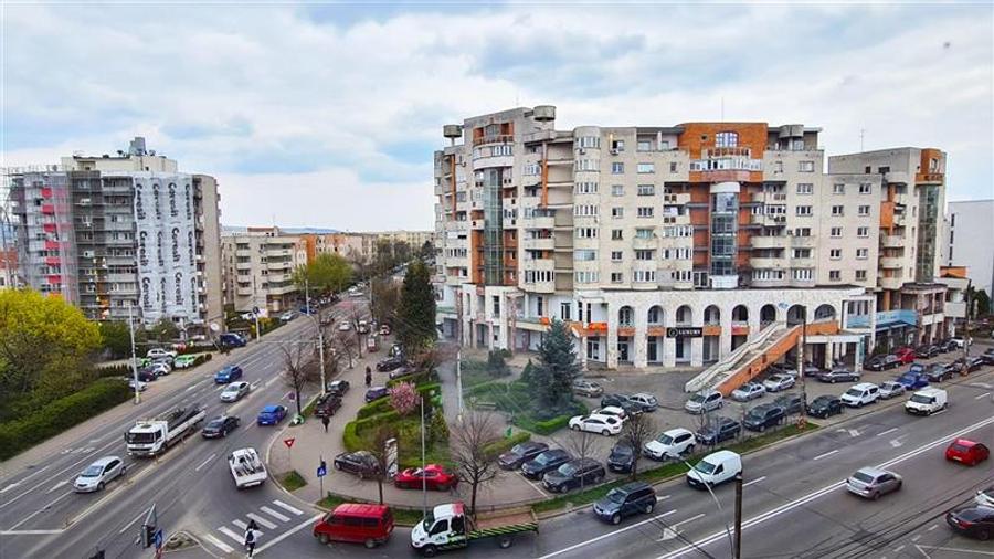 Apartament renovat 3 camere 62mp,Piata Cipariu - 1