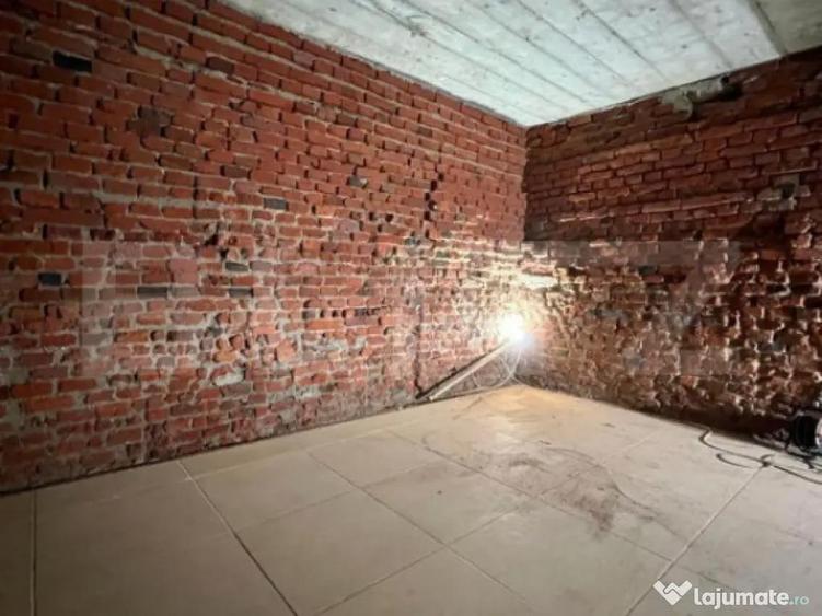 Spa?iu Comercial, 70 mp , demisol, ultracentral - 2