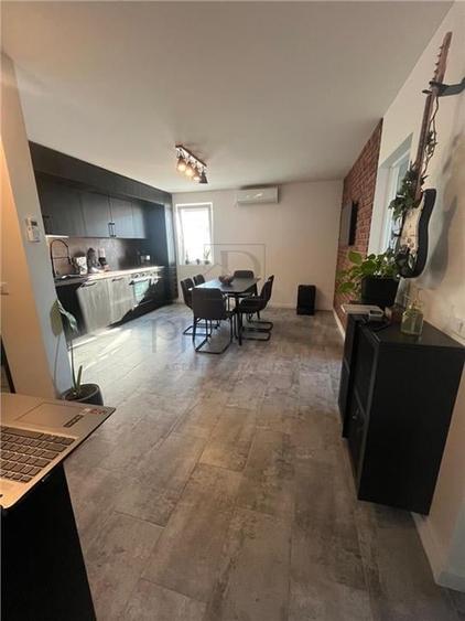 GIROC - 3 CAM - LOC PARCARE - INCALZIRE PARDOASEALA - UTILAT/MOBILAT MODERN - 1