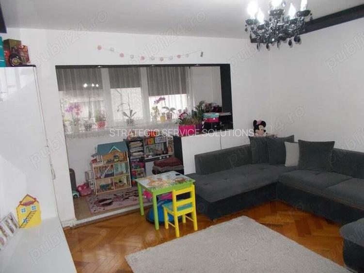 Apartament 3 camere decomandat, Timisoara, zona C. Martirilor, et. 4 acoperis, mobilat, utilat