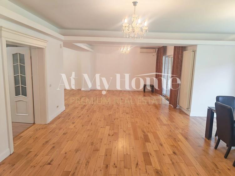 Duplex cu 7 camere cu Canalizare în Iancu Nicolae