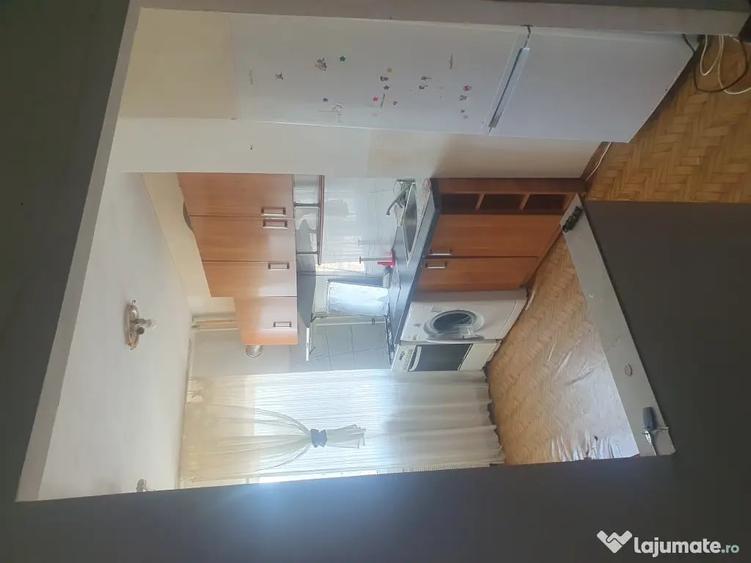 Apartament cu 3 camere decomandat în Păcii