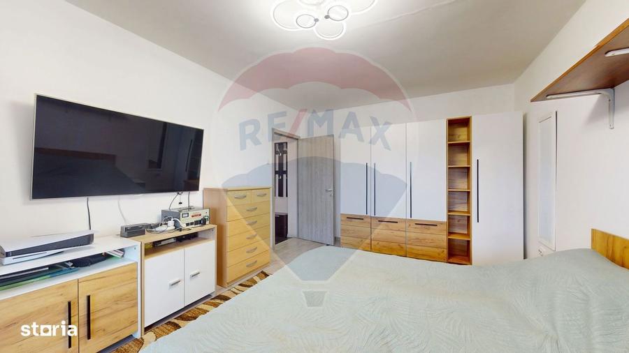 Apartament cu 3 camere decomandat în Triaj