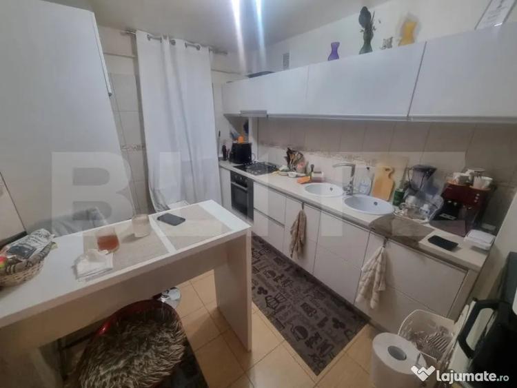 Apartament cu 3 camere decomandat, mobilat în Craiovița Nouă