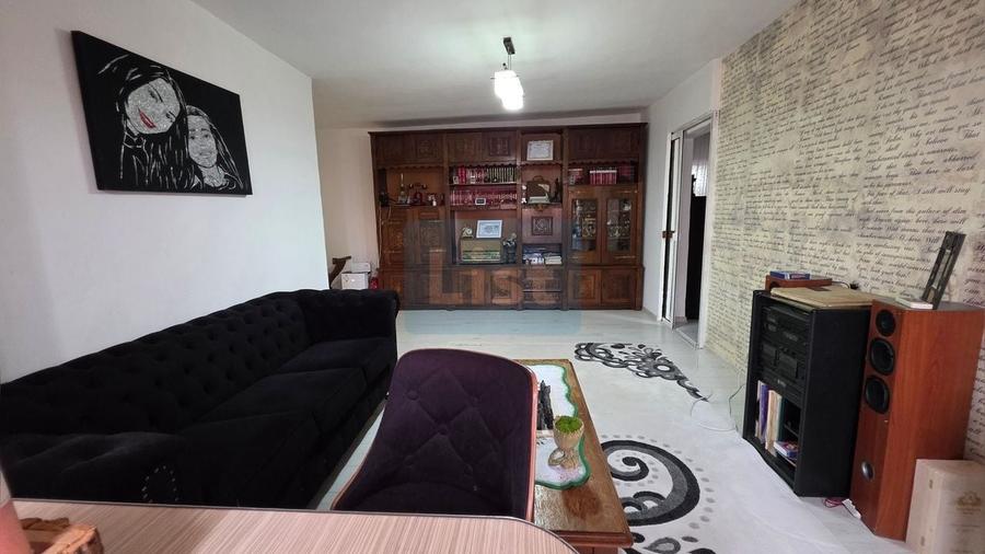 Apartament 4 camere, et. 2 - Bulevard - 3