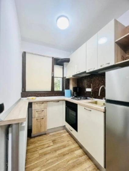 Metrou 1 Decembrie - 4