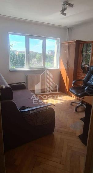 Apartament cu 3 camere, decomandat, etajul 2 , centrala proprie - 4