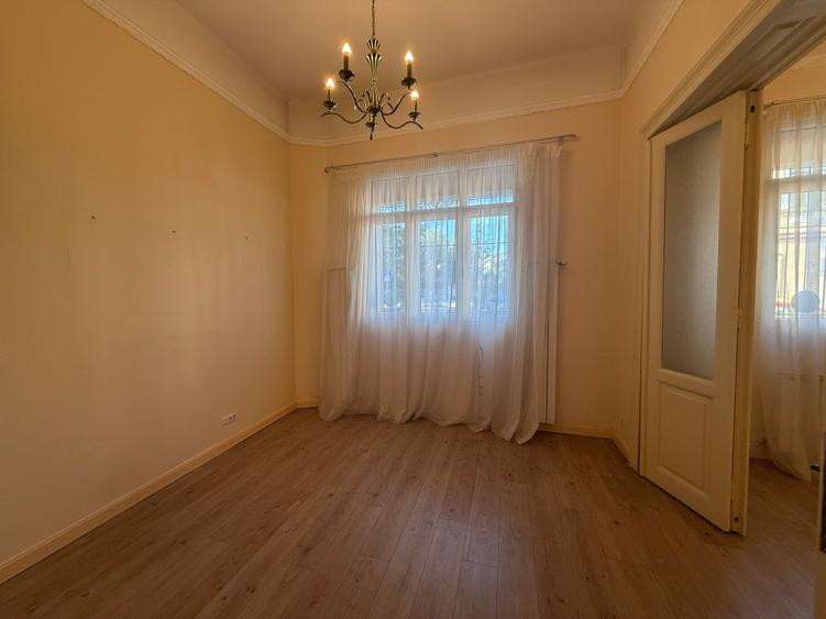 Casă individuală cu 5 camere cu Teren 180 Mp în Dacia