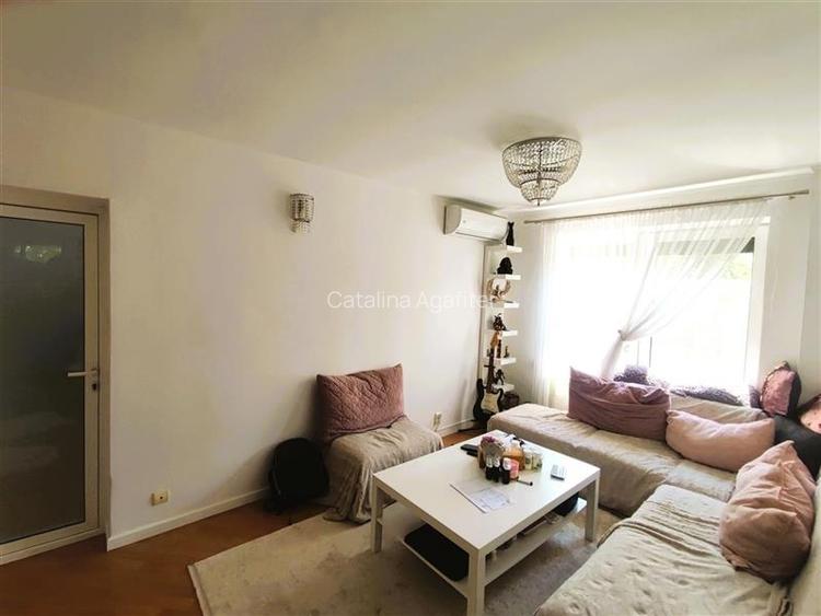 Apartament spatios cu 4 camere, etaj 2, 2 bai, 2 parcari si beci la doar 3 minut