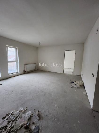 Apartament cu 3 camere,66 mp, semifinisat, balcon, zona Eroilor