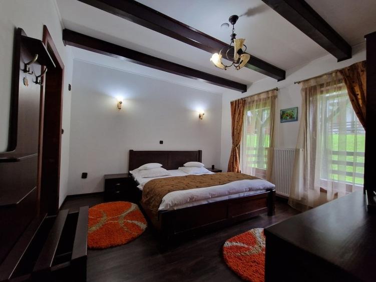 Complex Turistic - 900 mp utili -  teren 3000 mp - Piscina - zona turistica - 33